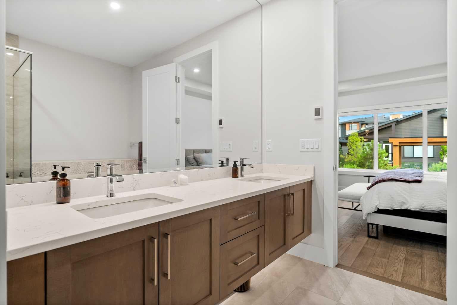 220 Marina Cove SE