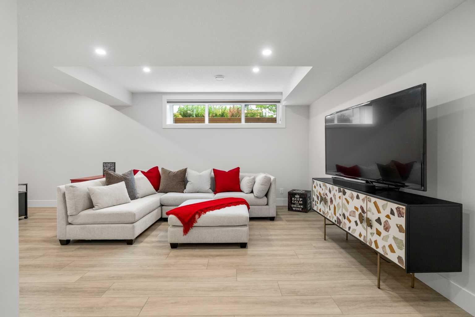 220 Marina Cove SE