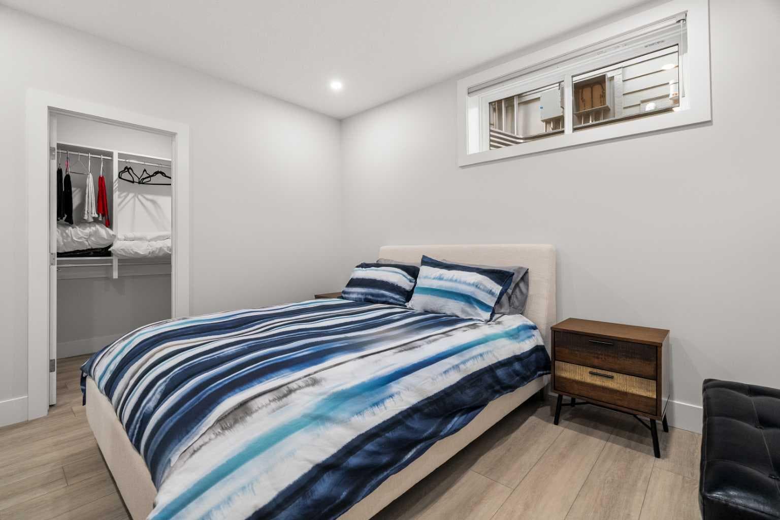 220 Marina Cove SE