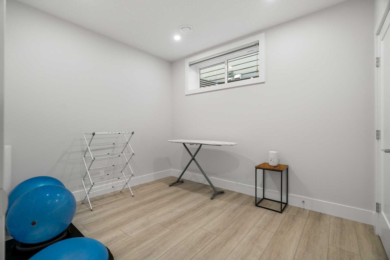 220 Marina Cove SE