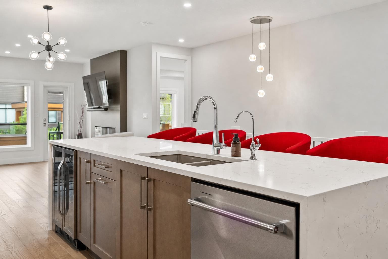 220 Marina Cove SE