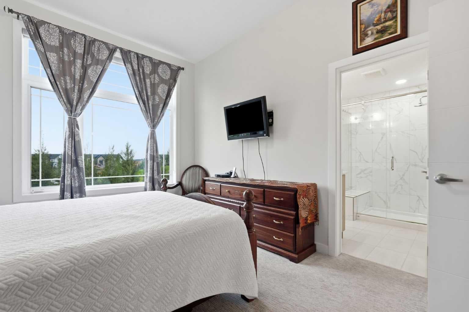 1074 Harmony Parade 
