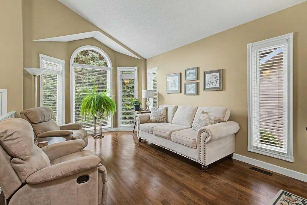 43 Riverside Road SE