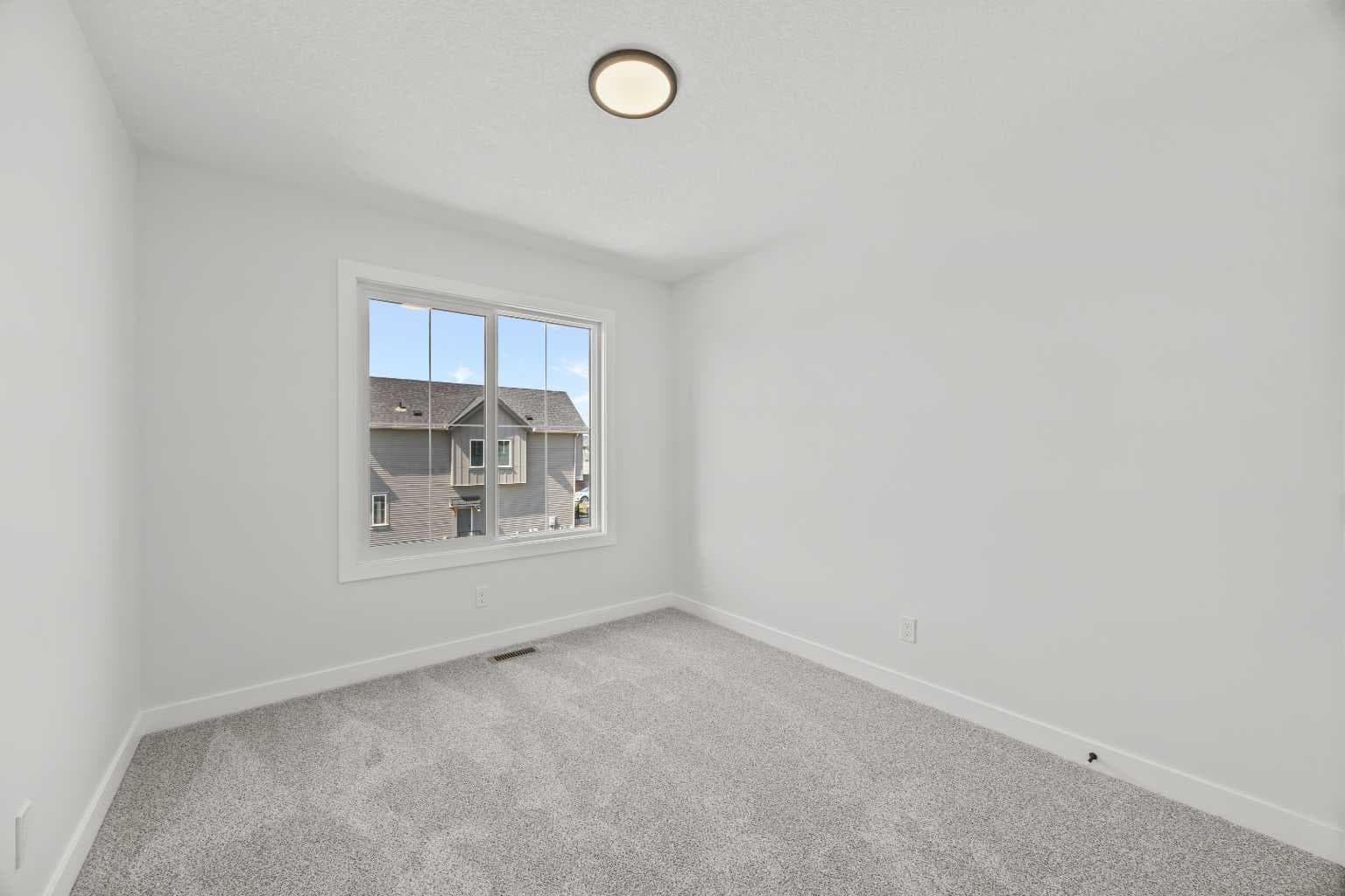37 Sora Gardens SE