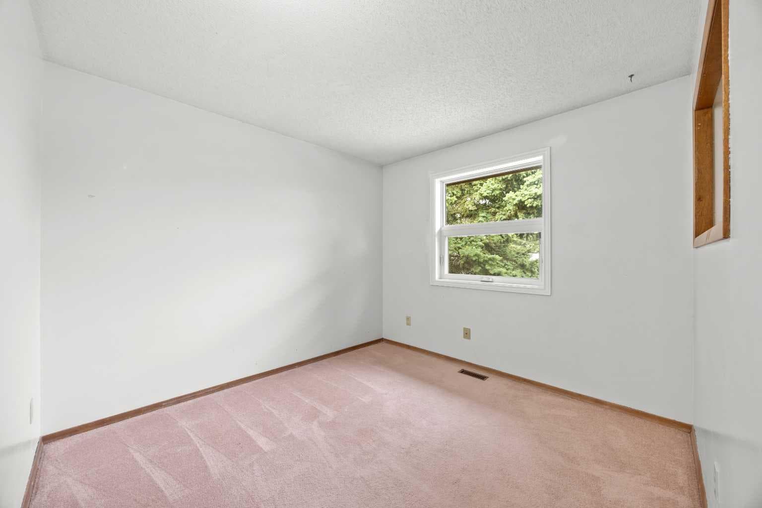 147 Whitlock Close NE