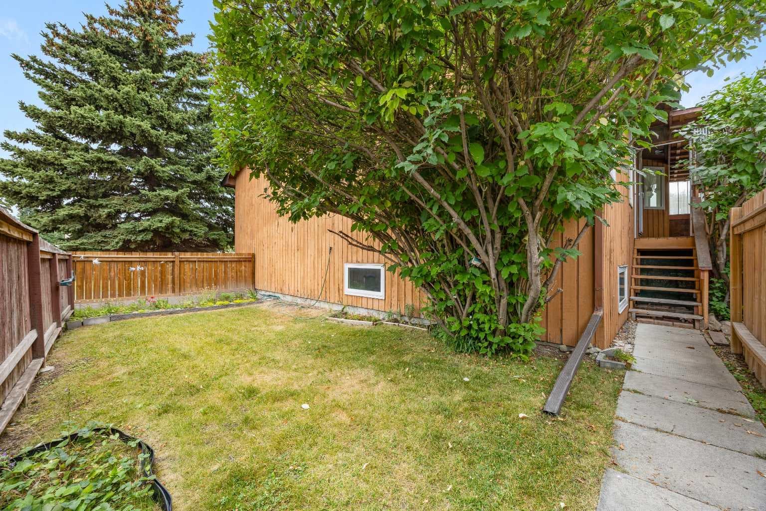 147 Whitlock Close NE