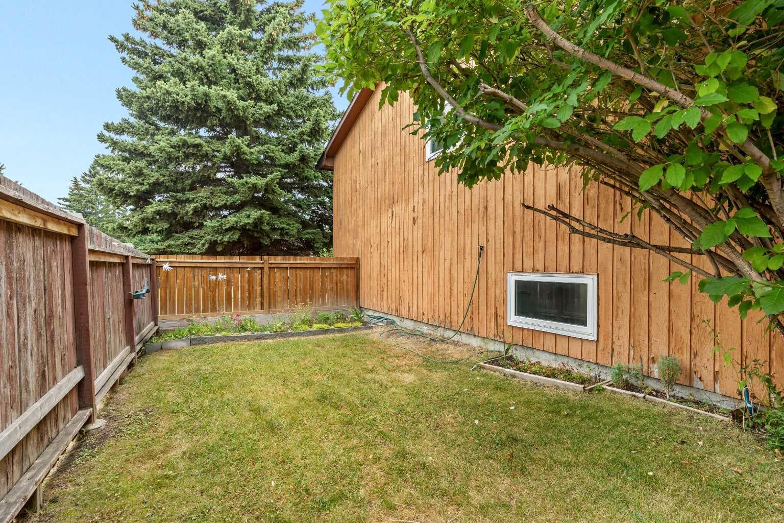 147 Whitlock Close NE