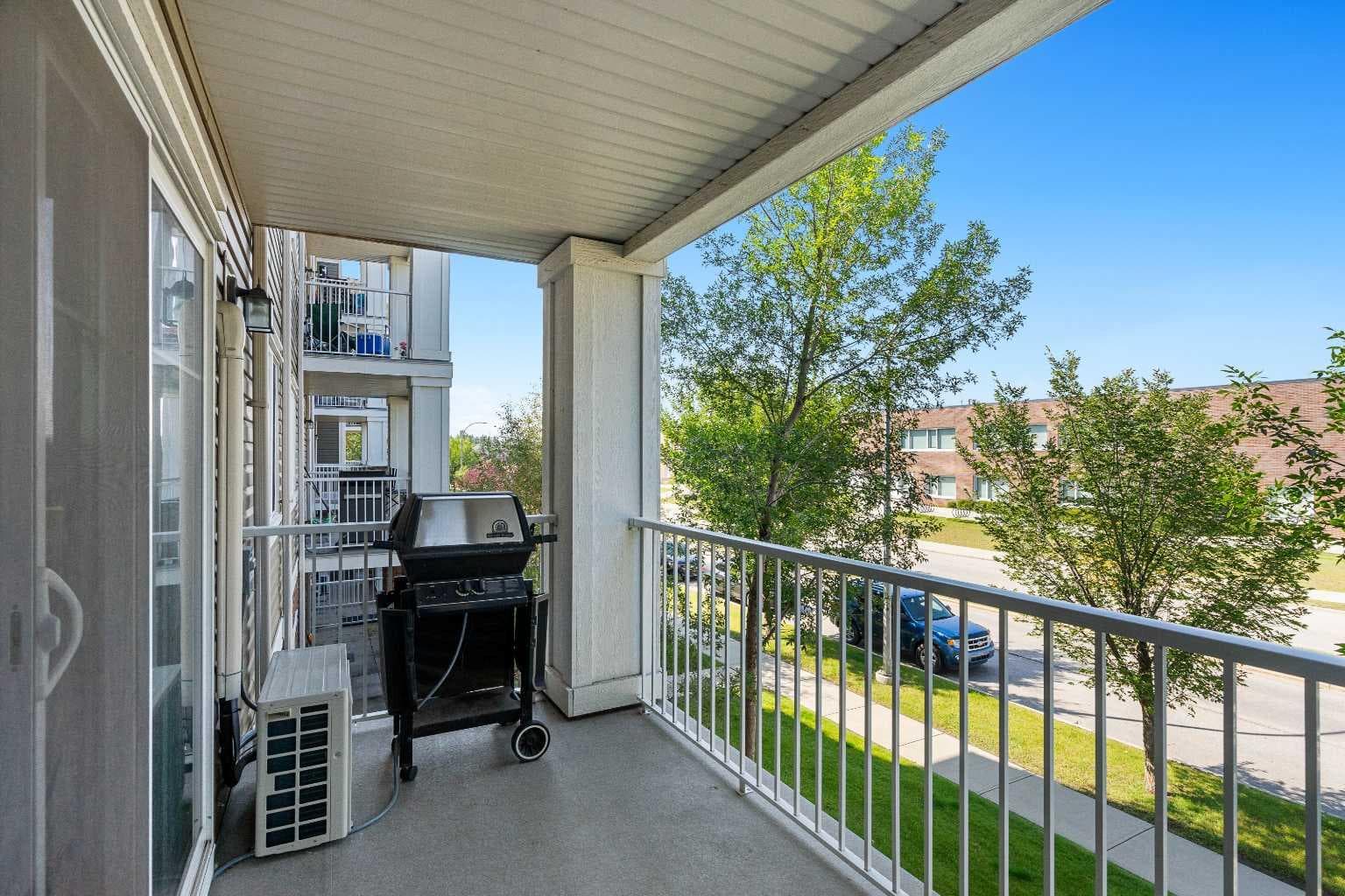 208, 304 Cranberry Park SE