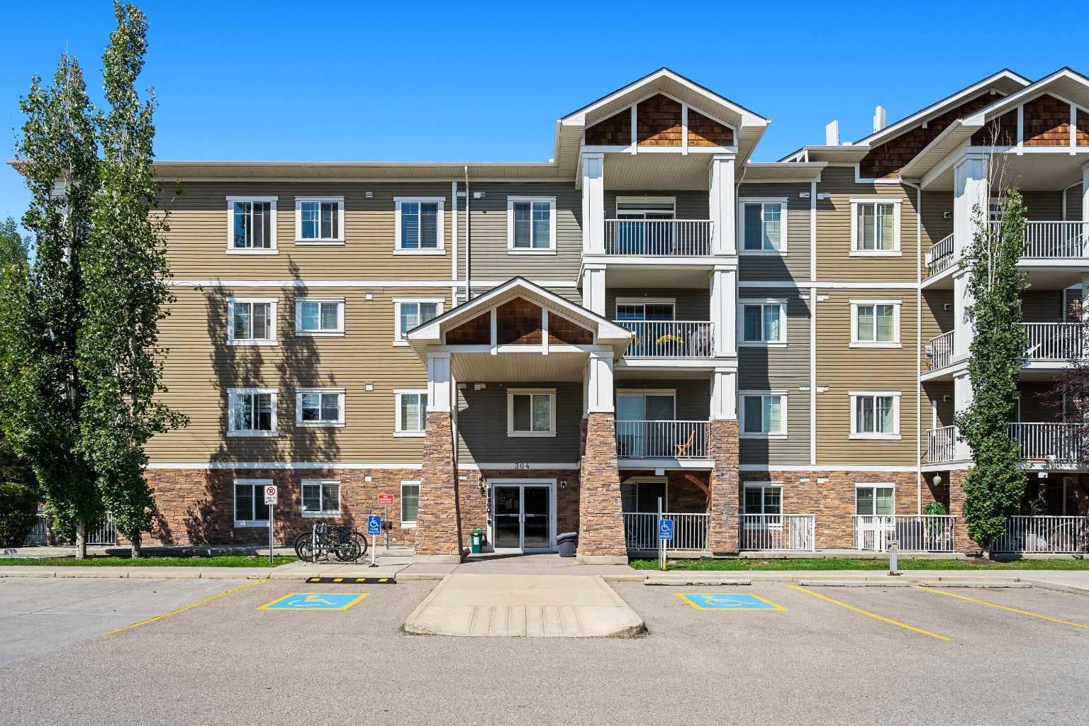 208, 304 Cranberry Park SE
