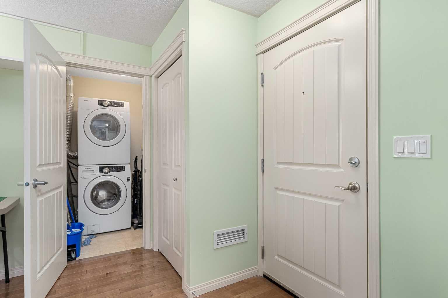 208, 304 Cranberry Park SE