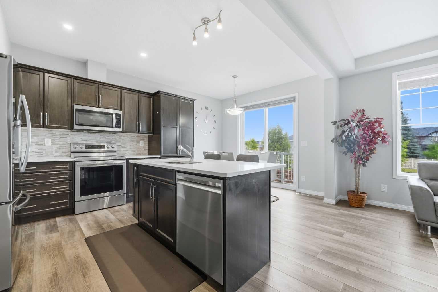 102 Yorkville Green SW