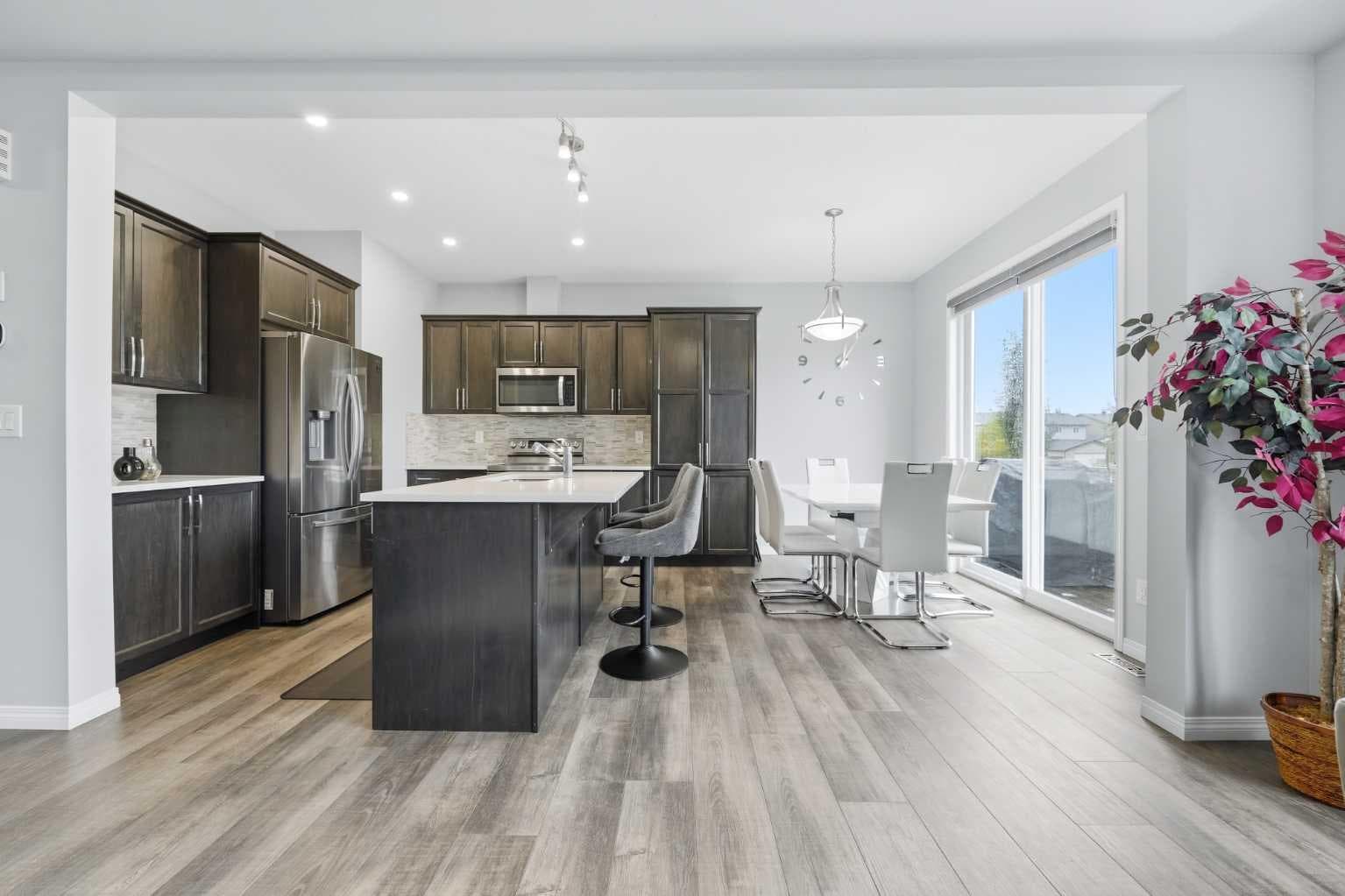 102 Yorkville Green SW