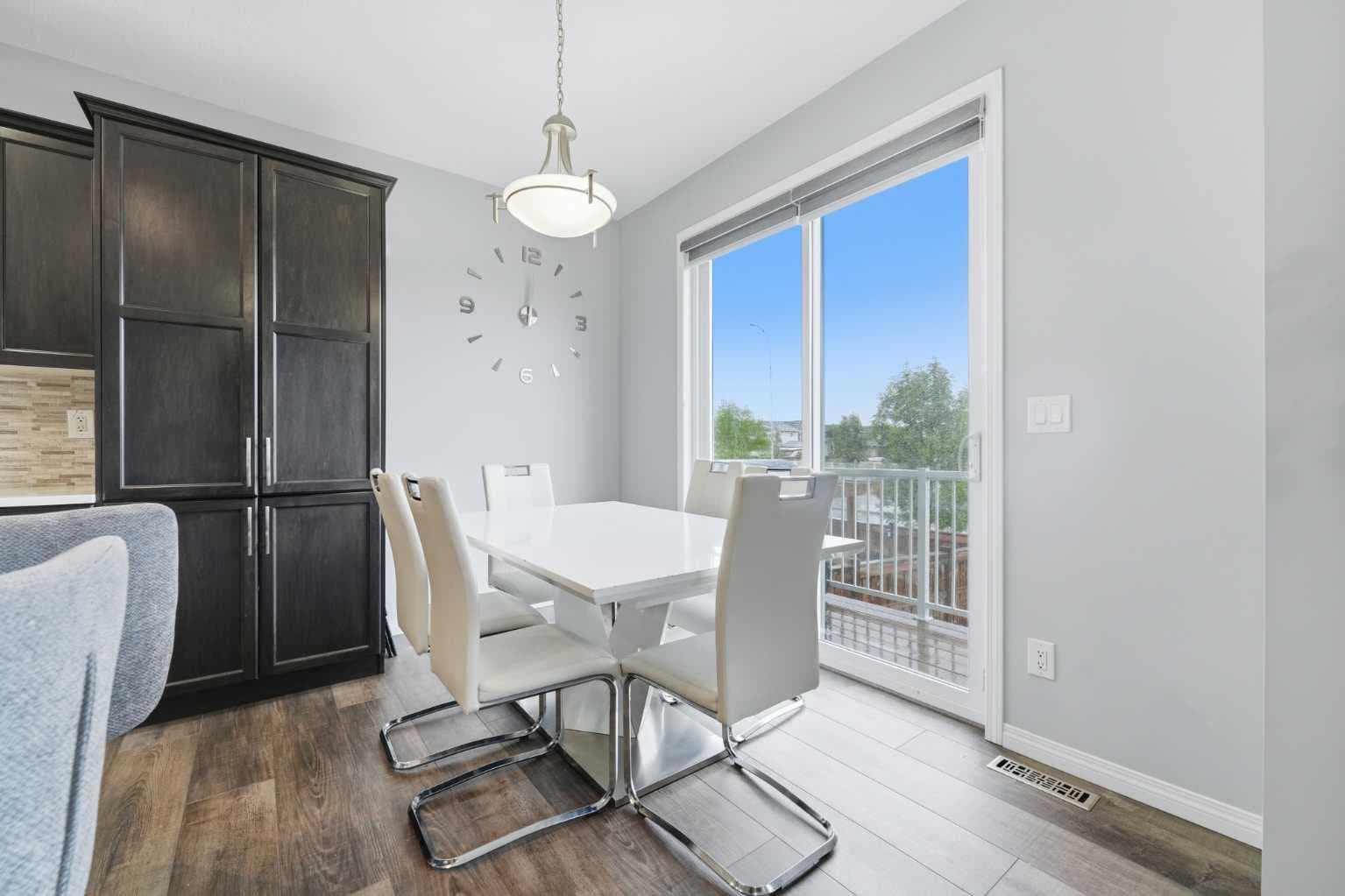 102 Yorkville Green SW