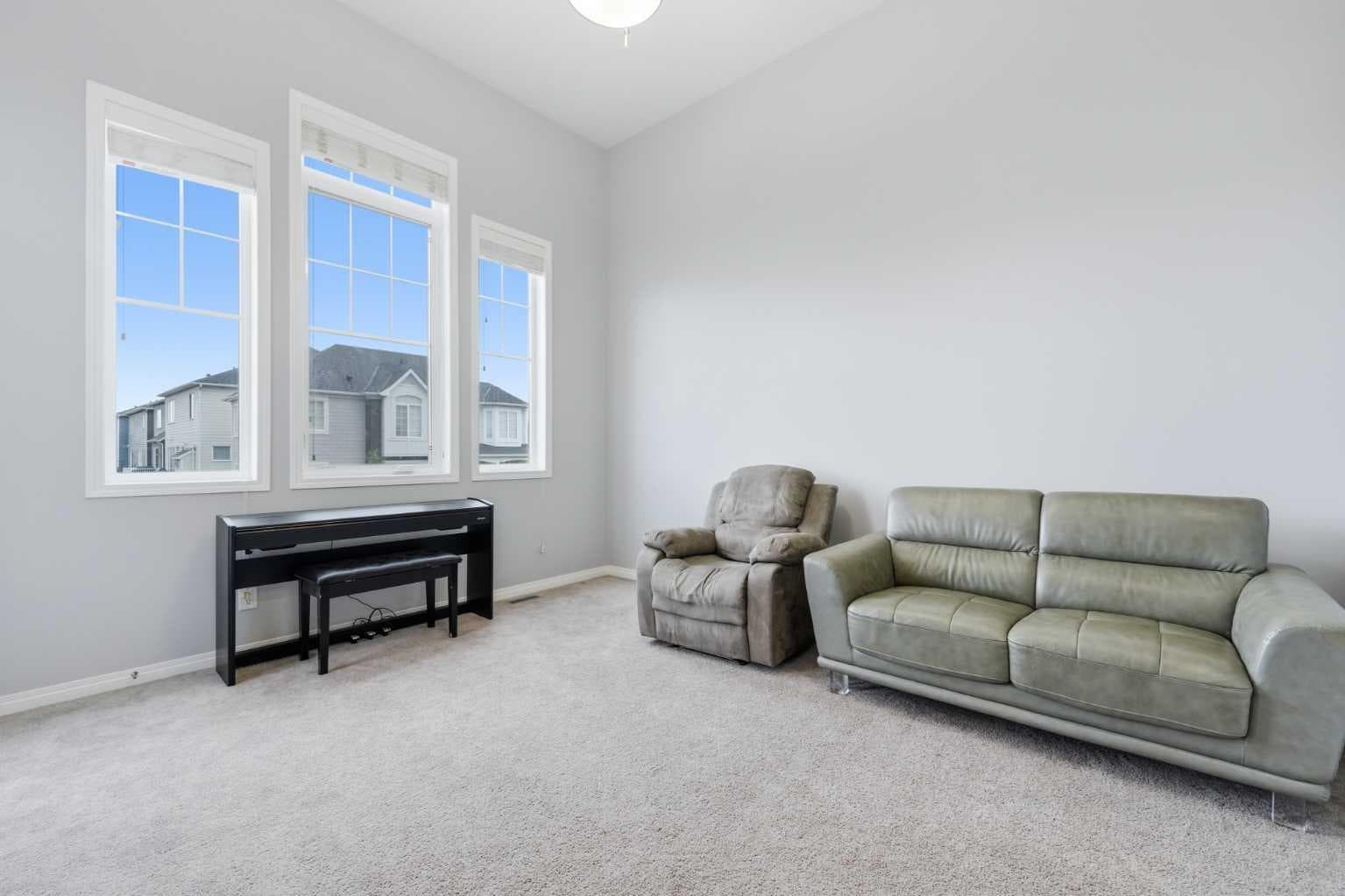 102 Yorkville Green SW