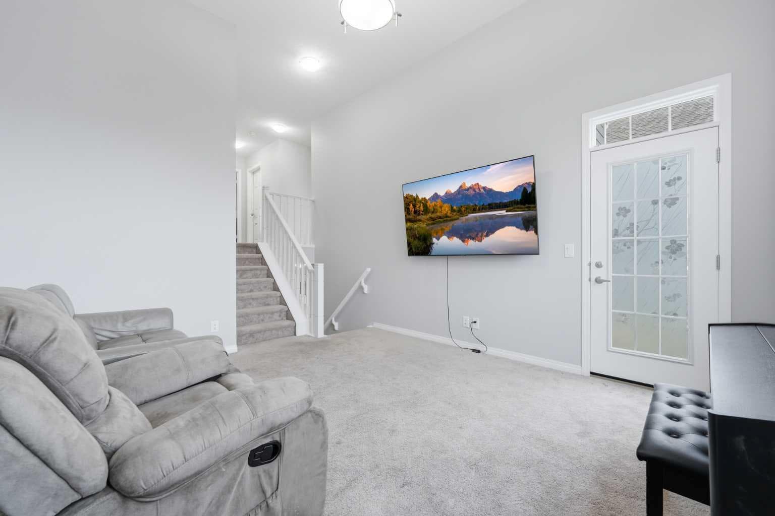 102 Yorkville Green SW