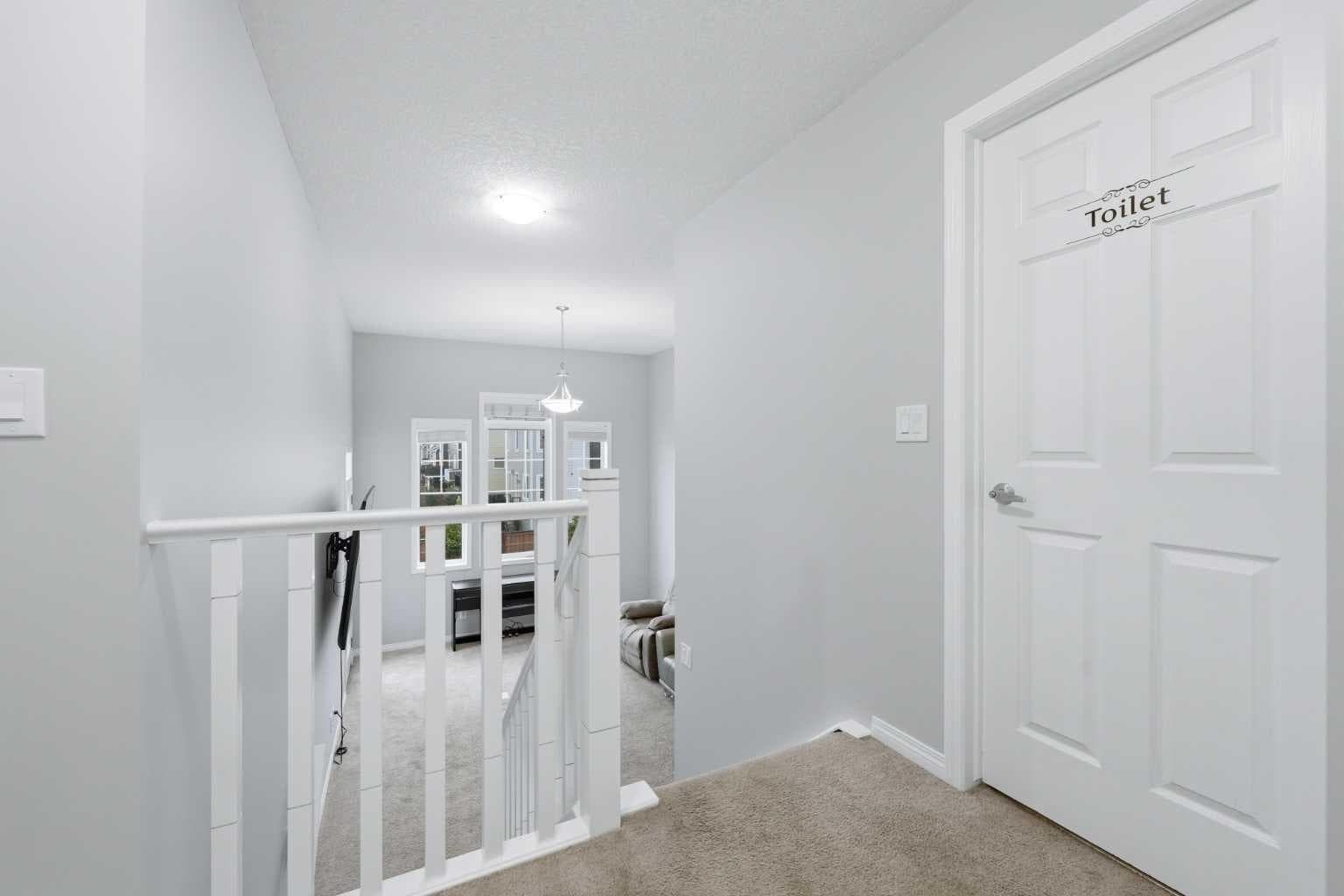 102 Yorkville Green SW