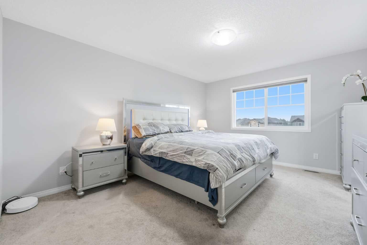 102 Yorkville Green SW