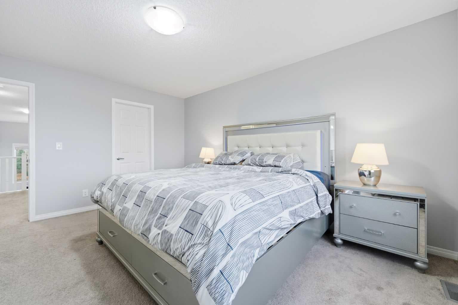 102 Yorkville Green SW