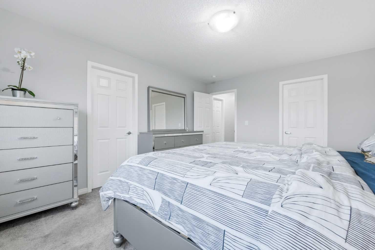 102 Yorkville Green SW