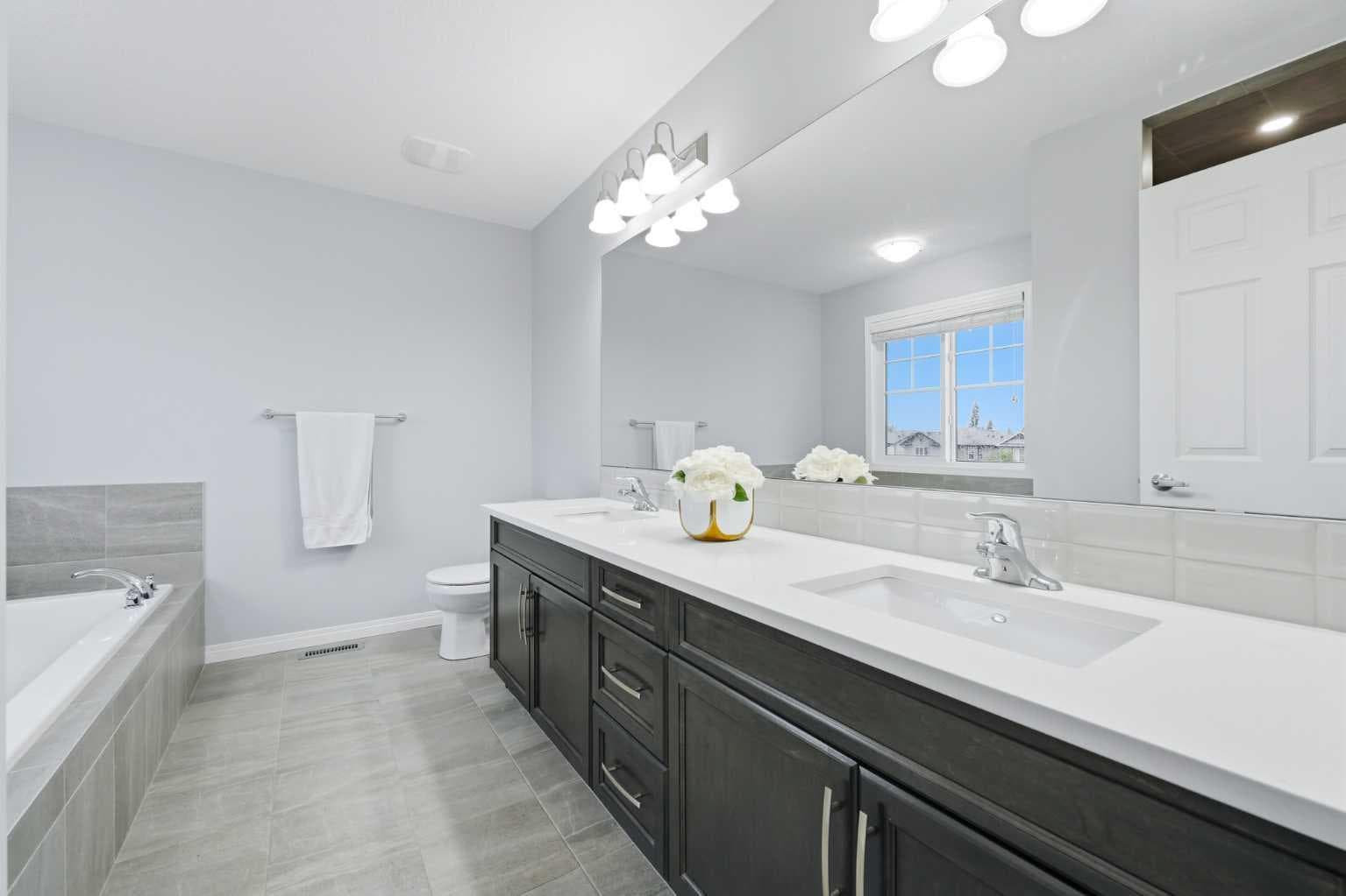 102 Yorkville Green SW
