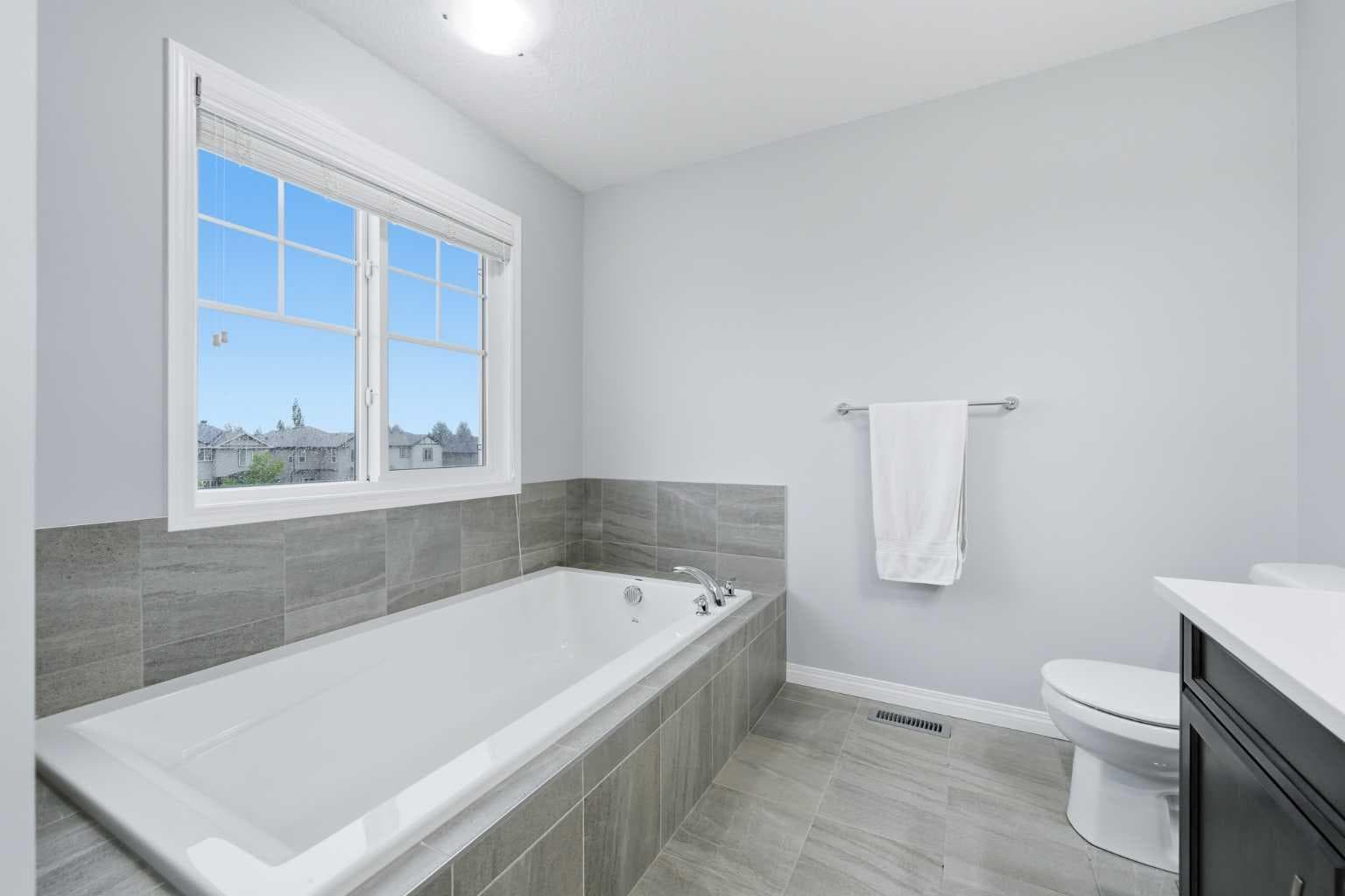 102 Yorkville Green SW