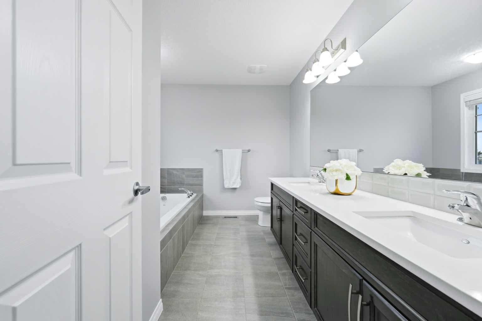 102 Yorkville Green SW