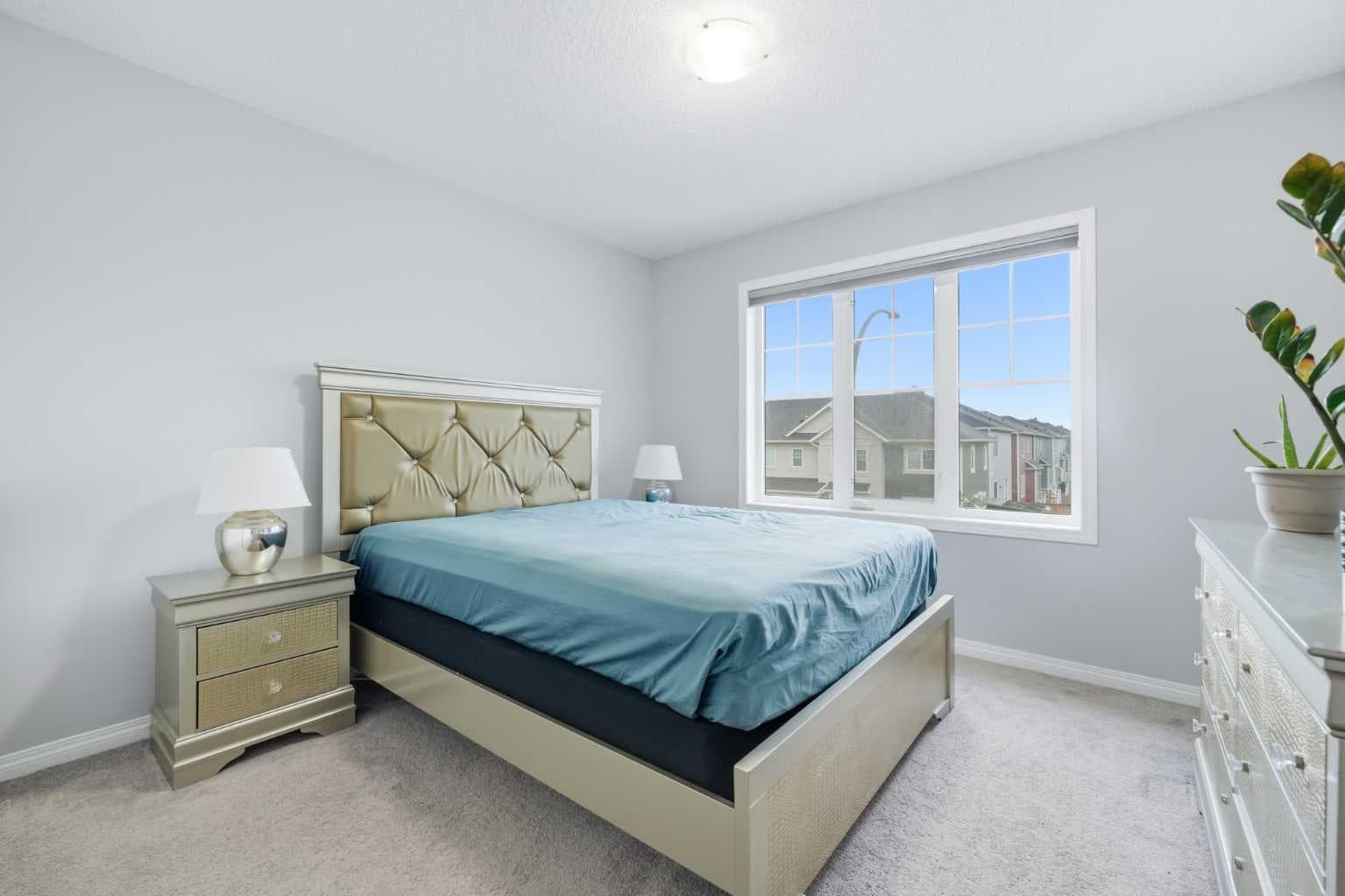 102 Yorkville Green SW