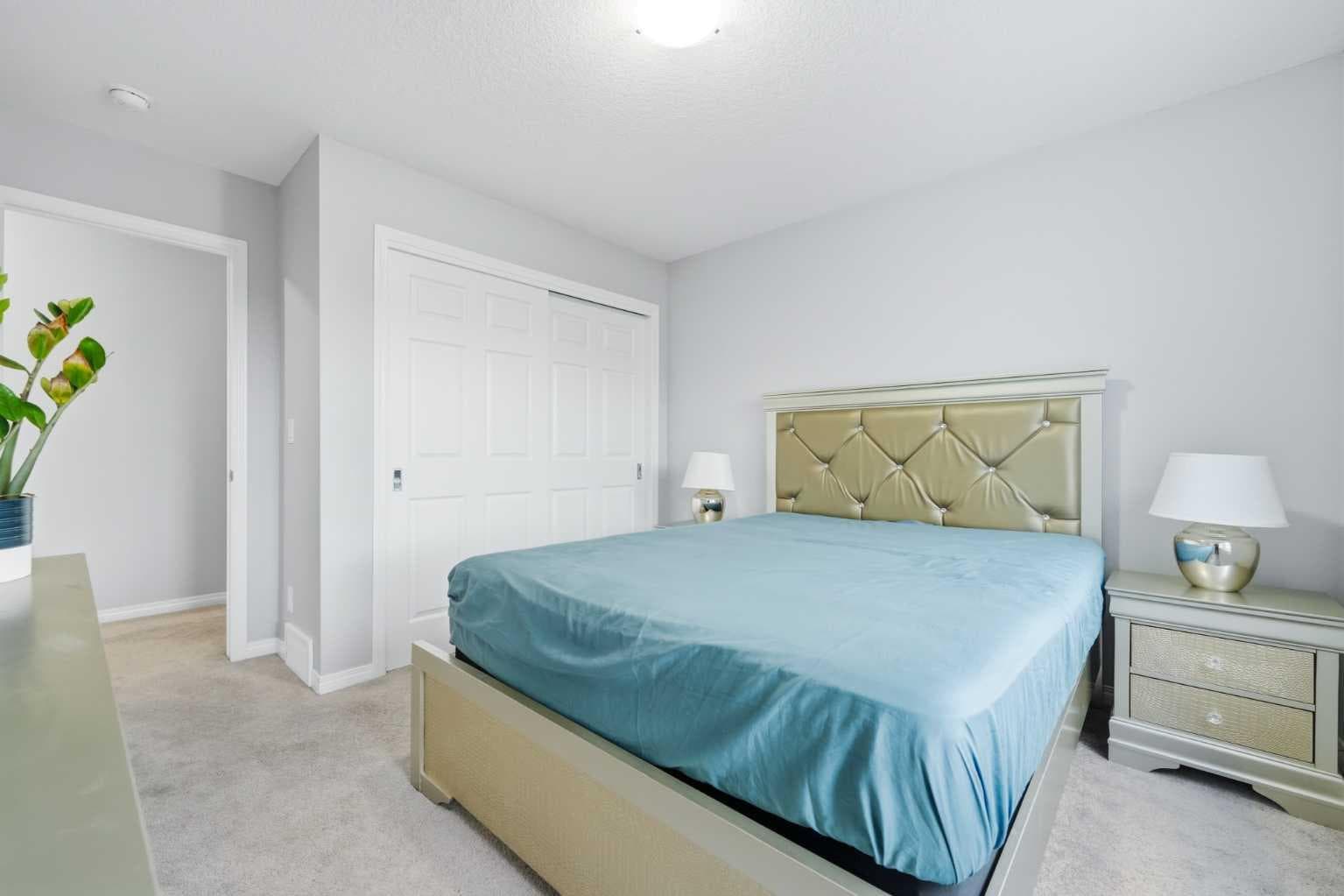 102 Yorkville Green SW