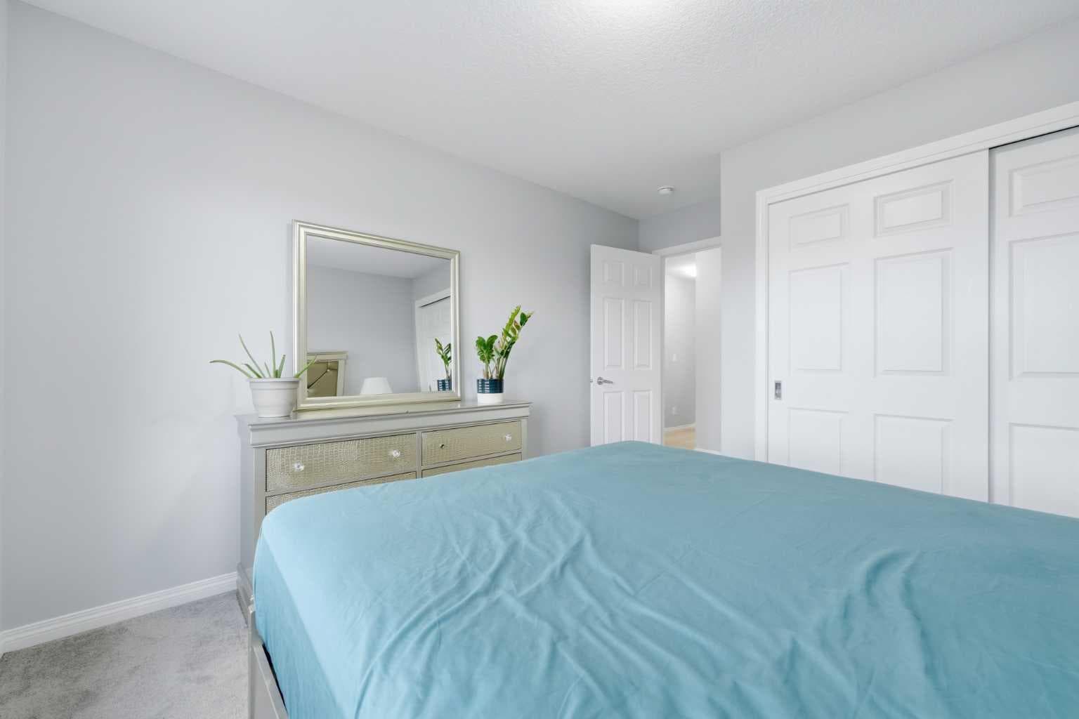 102 Yorkville Green SW