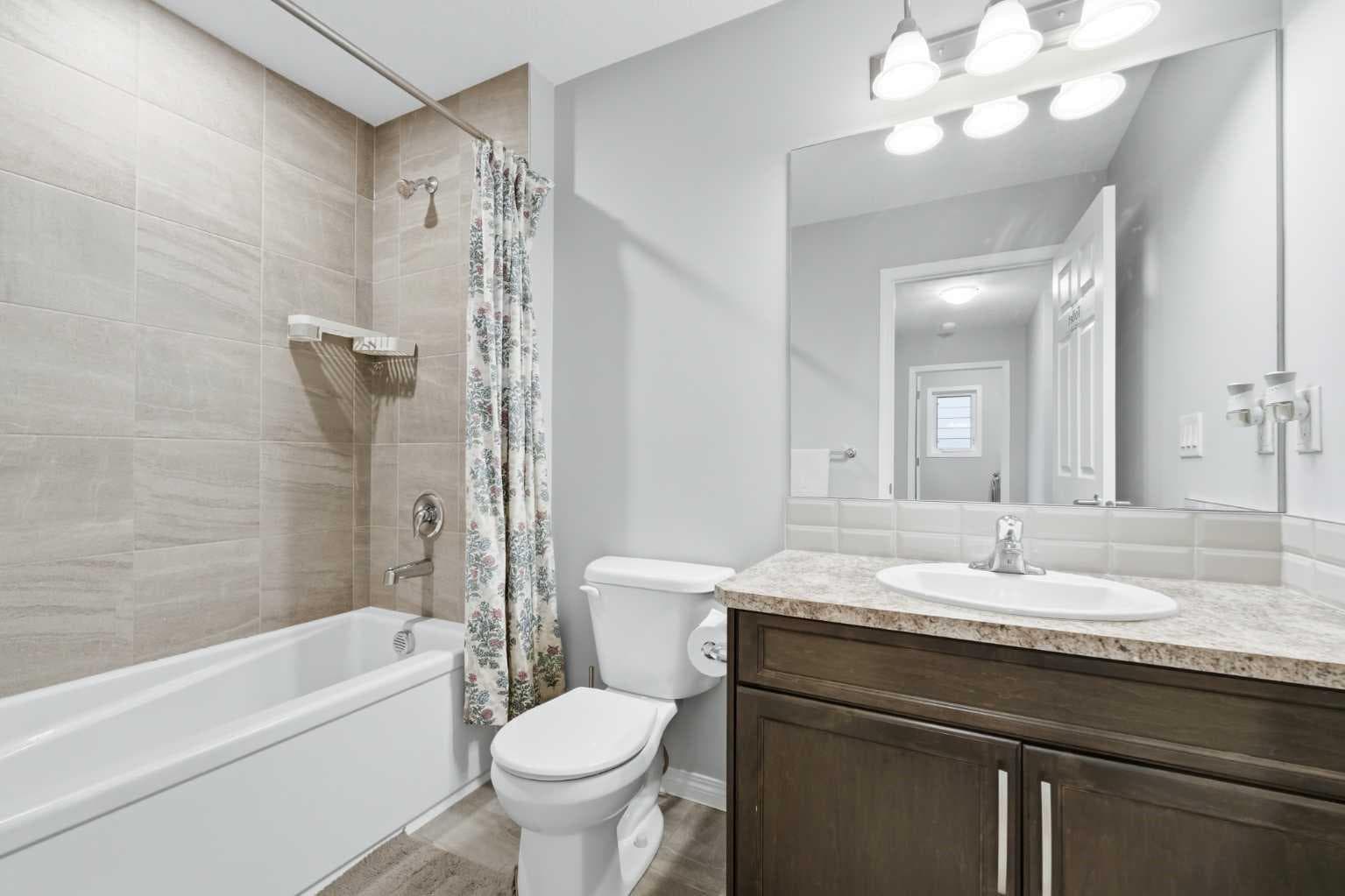 102 Yorkville Green SW