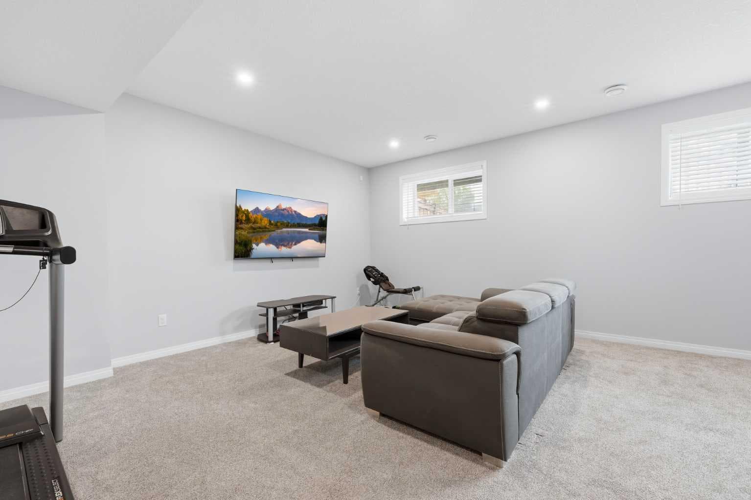102 Yorkville Green SW