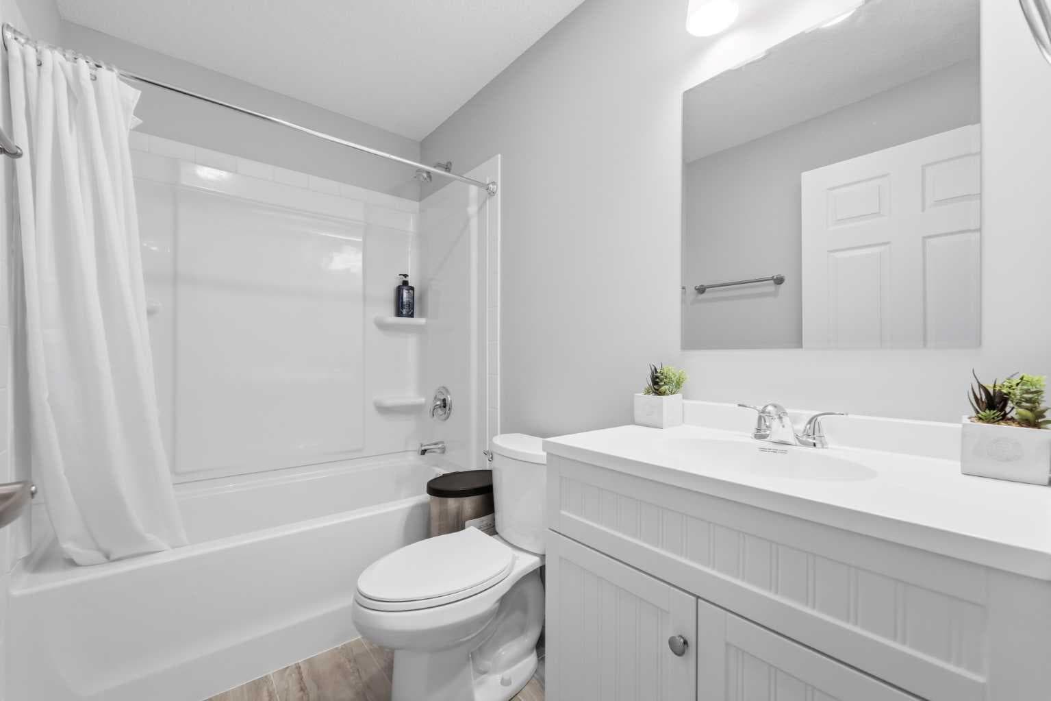 102 Yorkville Green SW