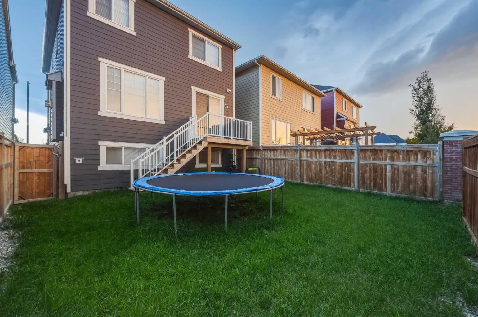 102 Yorkville Green SW