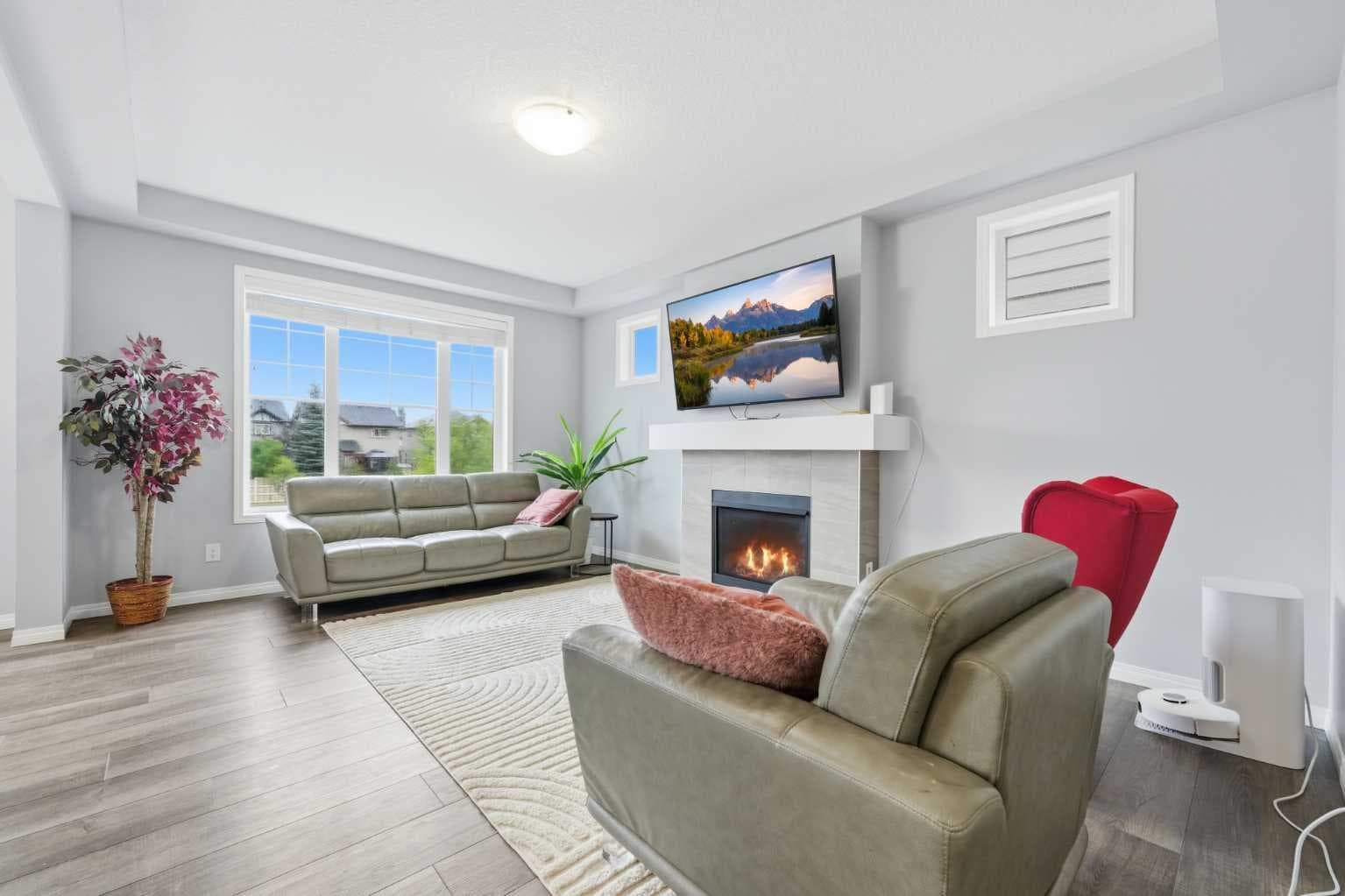 102 Yorkville Green SW