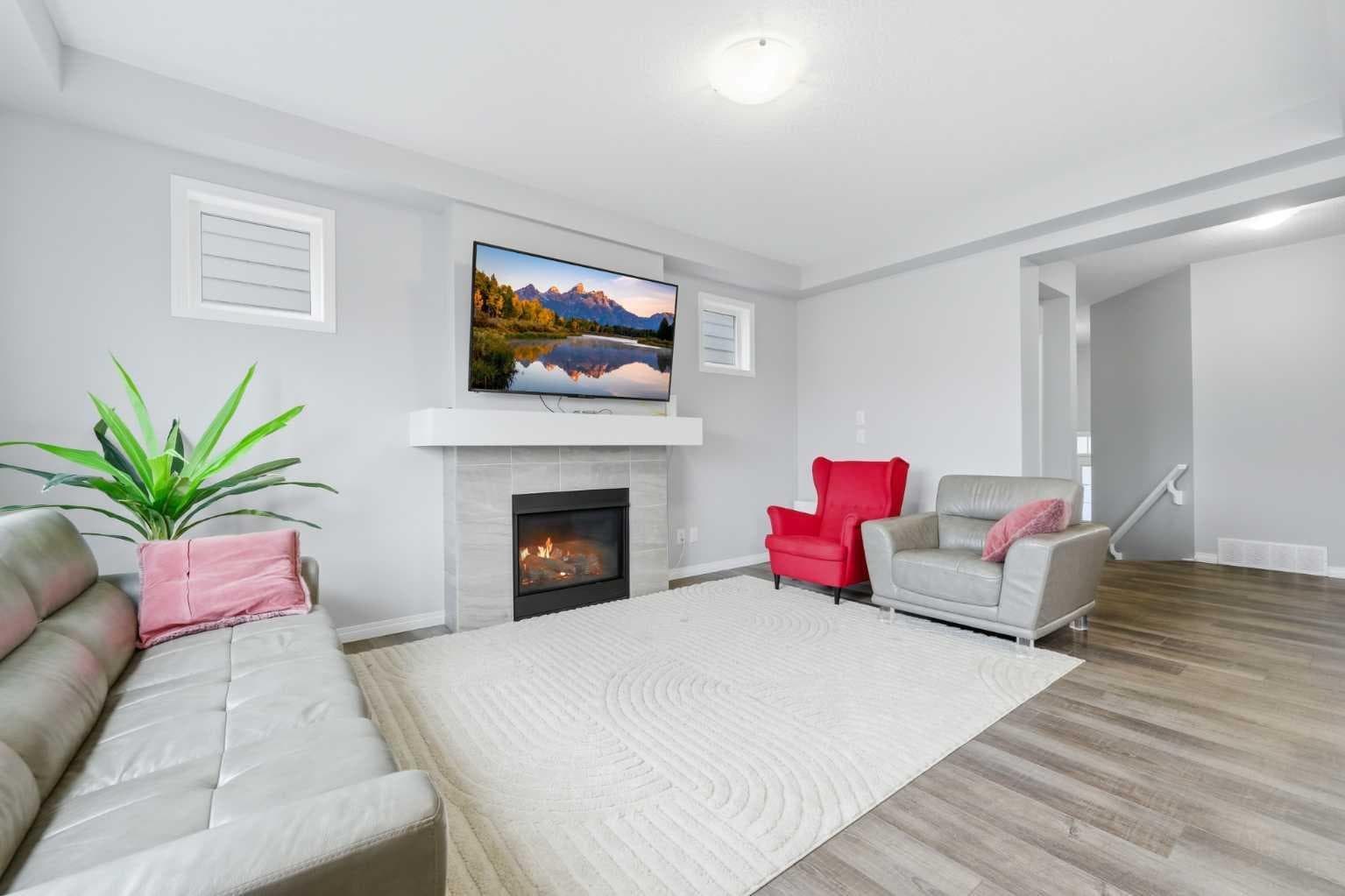 102 Yorkville Green SW