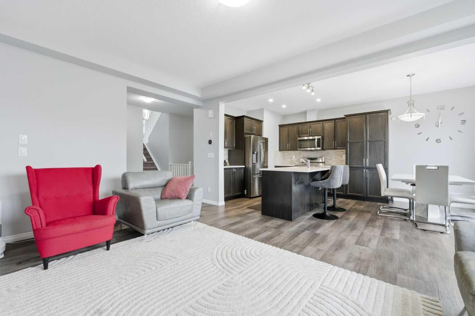 102 Yorkville Green SW