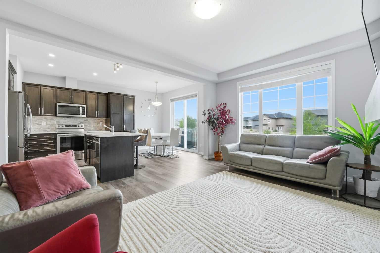 102 Yorkville Green SW