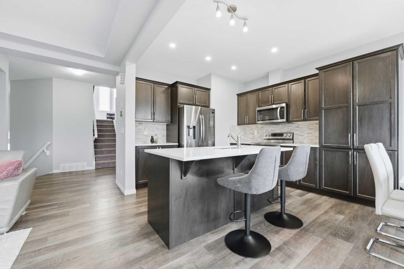 102 Yorkville Green SW