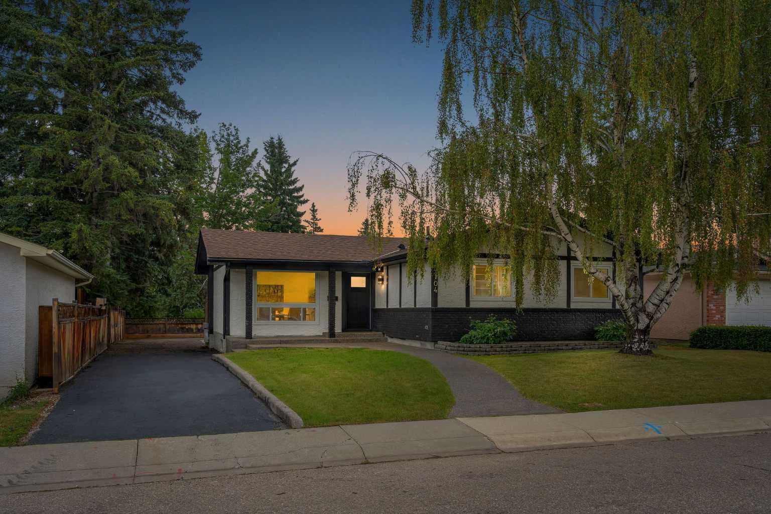 104 Oakmoor Place SW