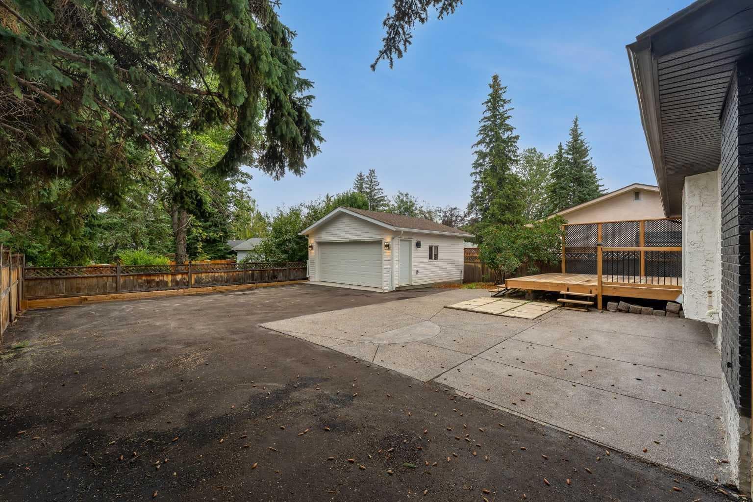 104 Oakmoor Place SW