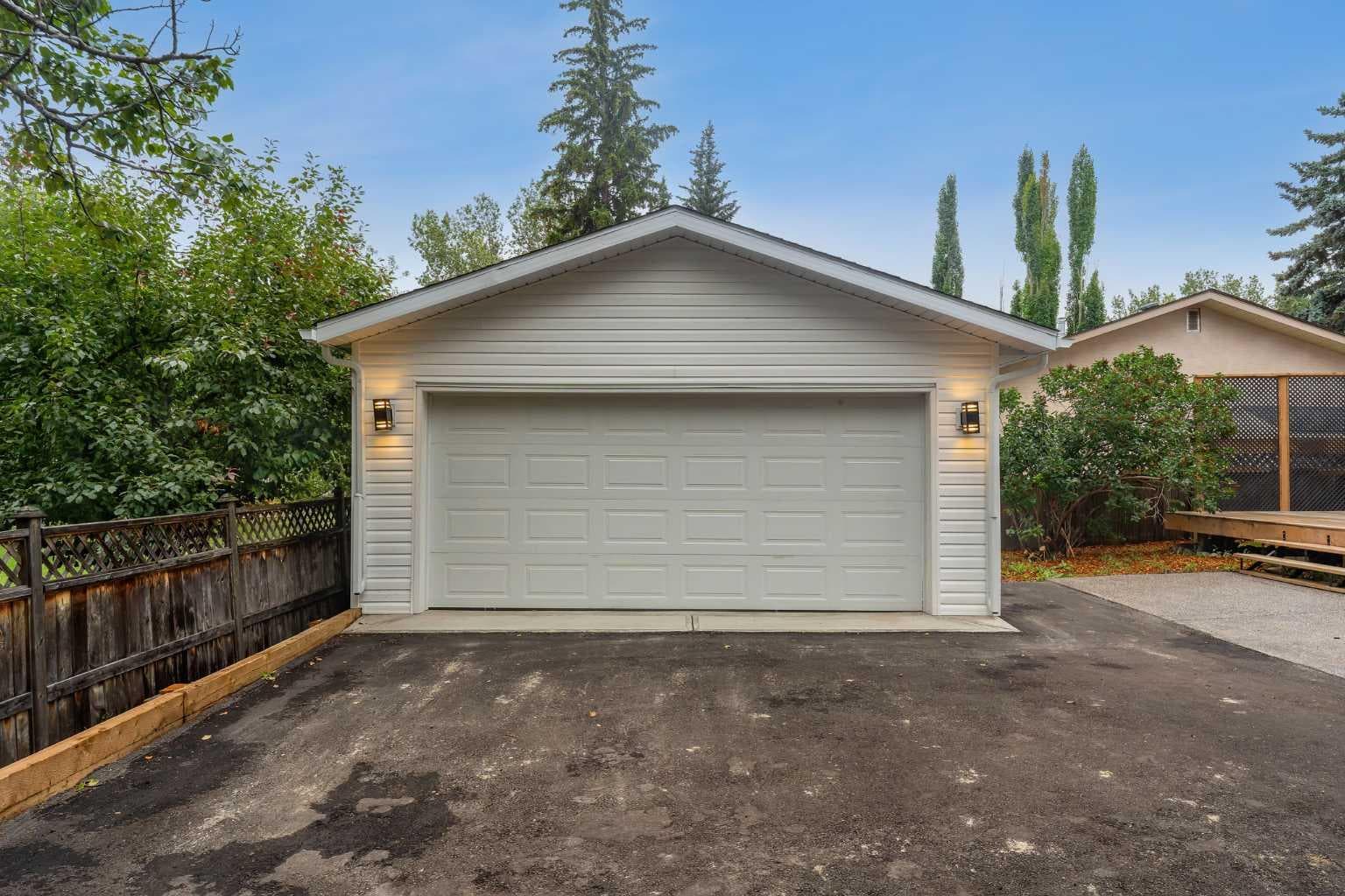 104 Oakmoor Place SW