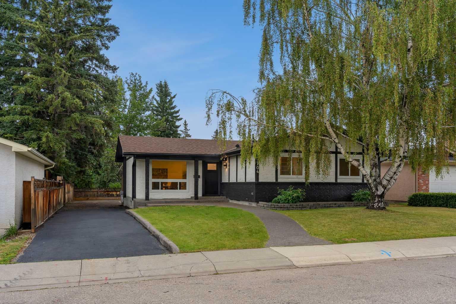 104 Oakmoor Place SW