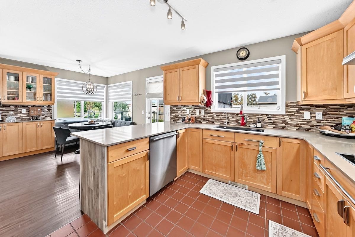 331 Royal Birch View NW