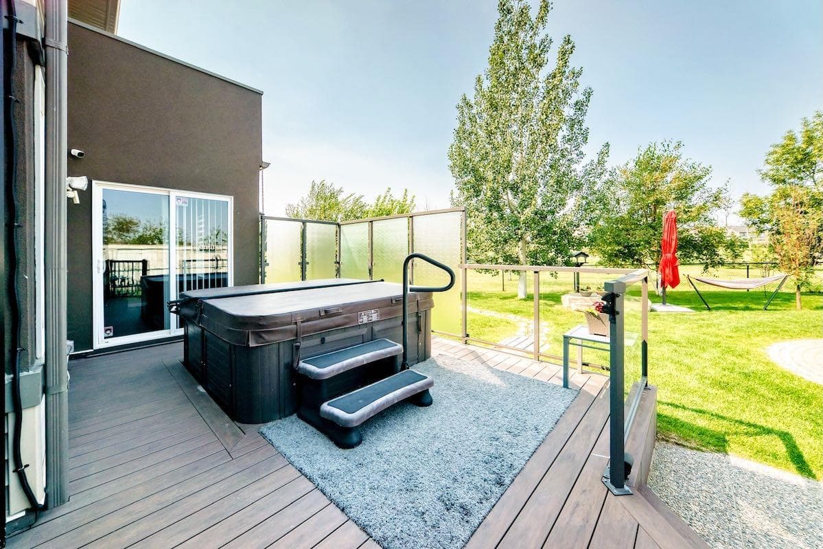 331 Royal Birch View NW