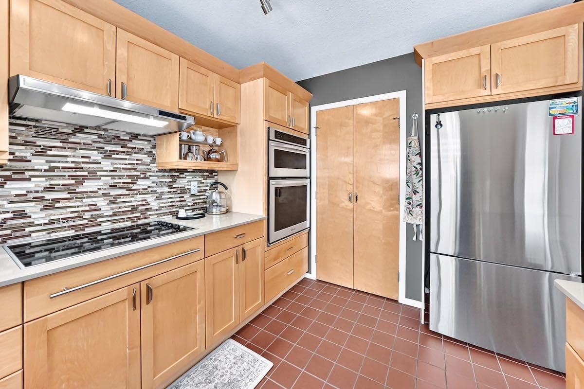 331 Royal Birch View NW
