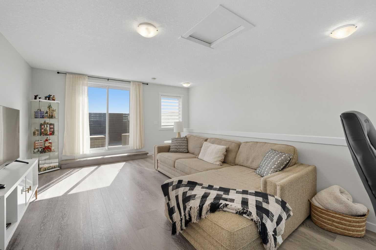 102, 474 Seton Circle SE