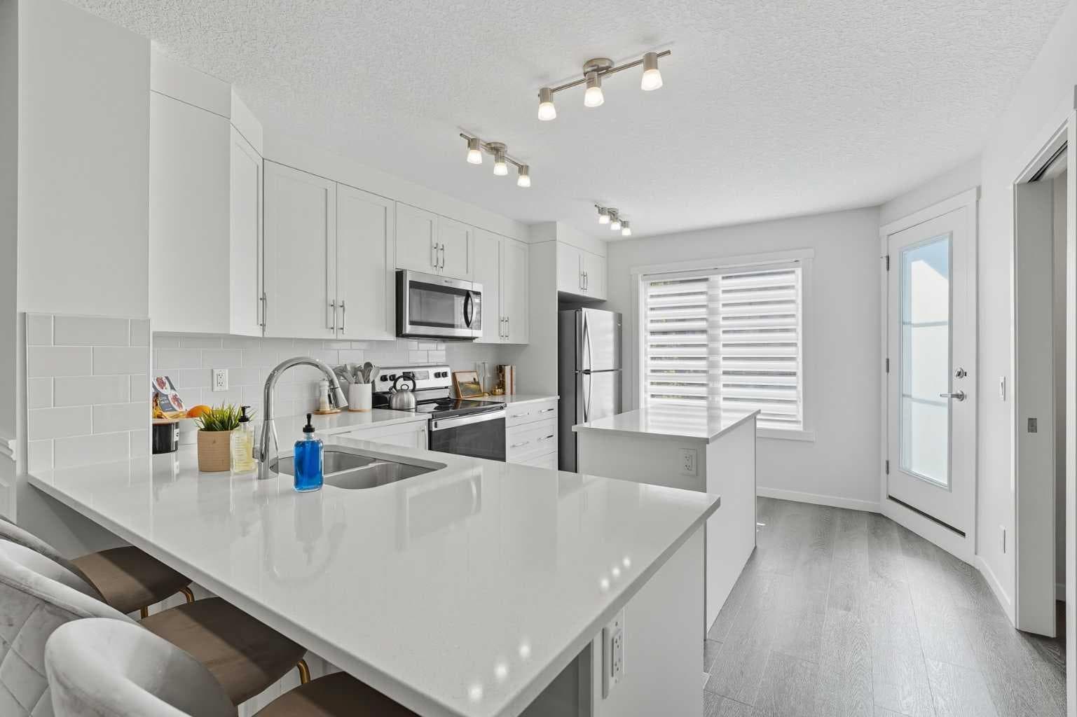 102, 474 Seton Circle SE