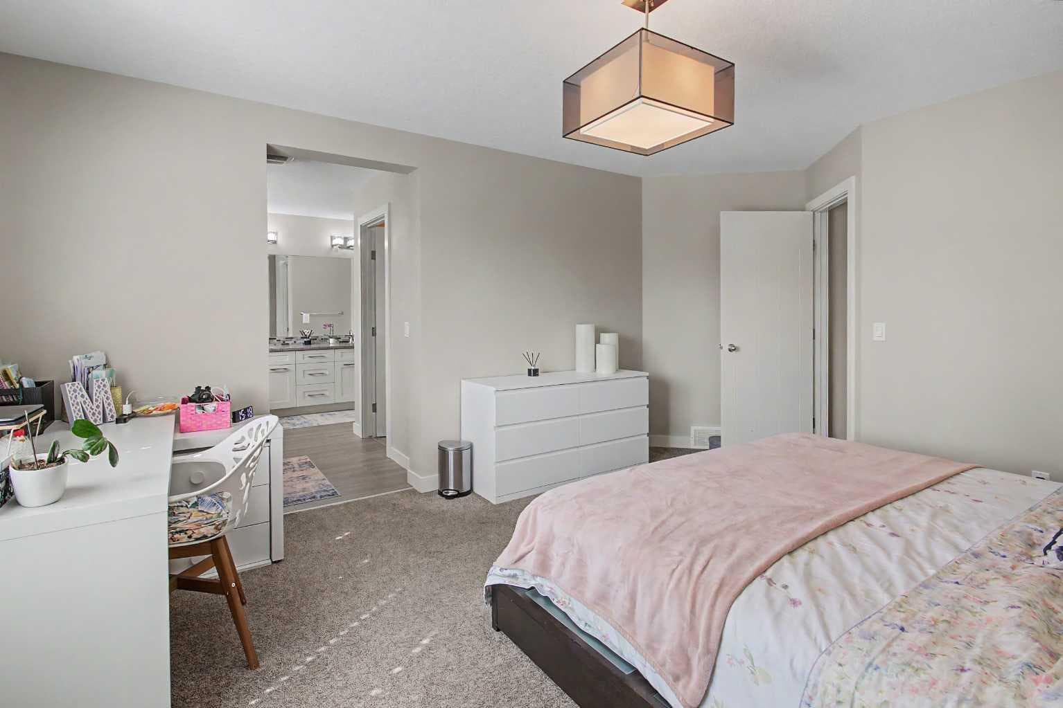 35 Legacy Row SE
