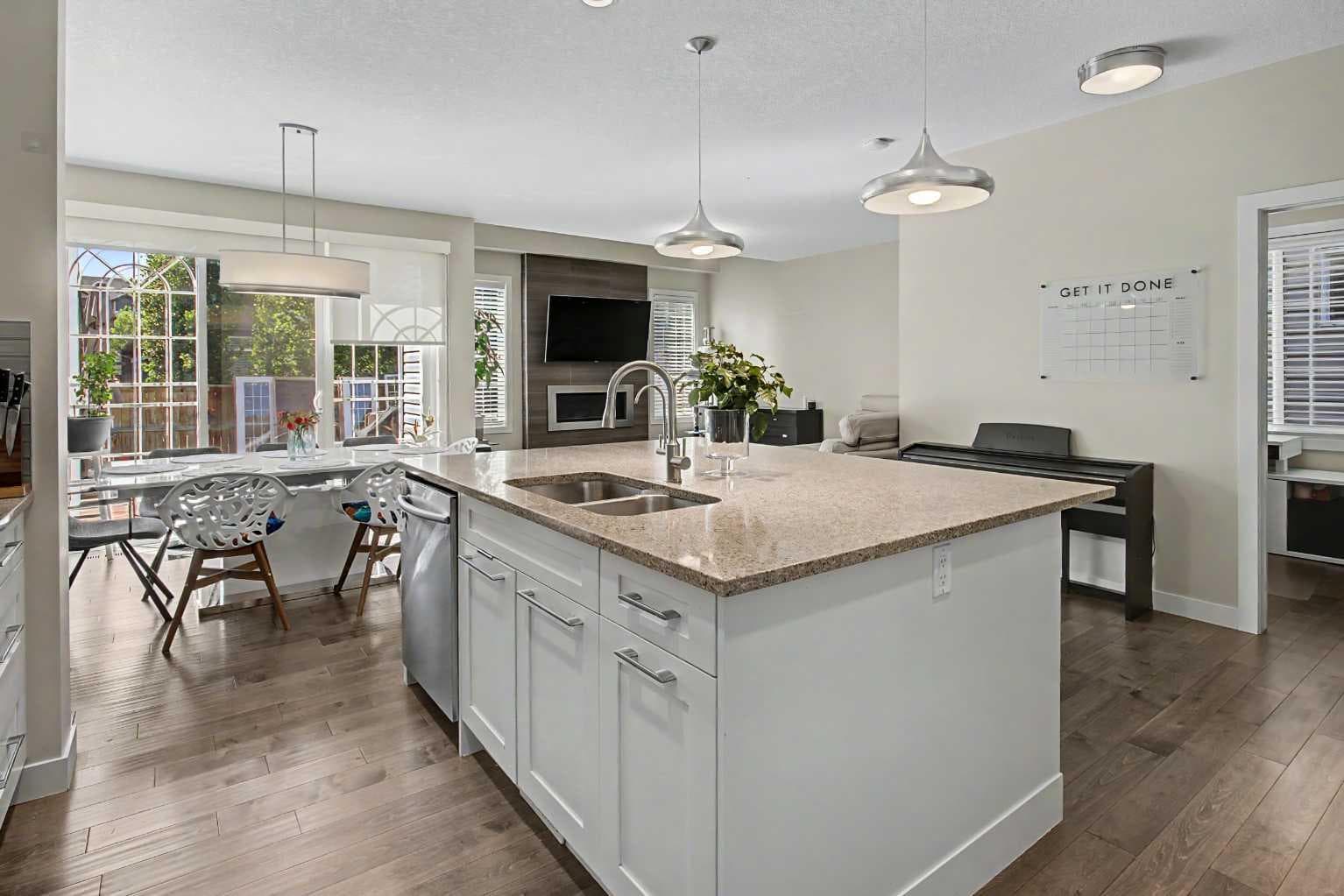 35 Legacy Row SE