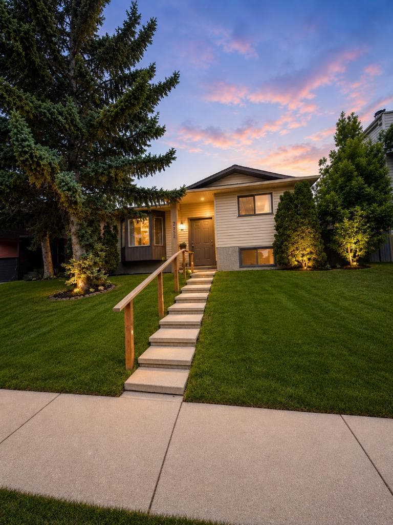 228 Castleridge Drive NE